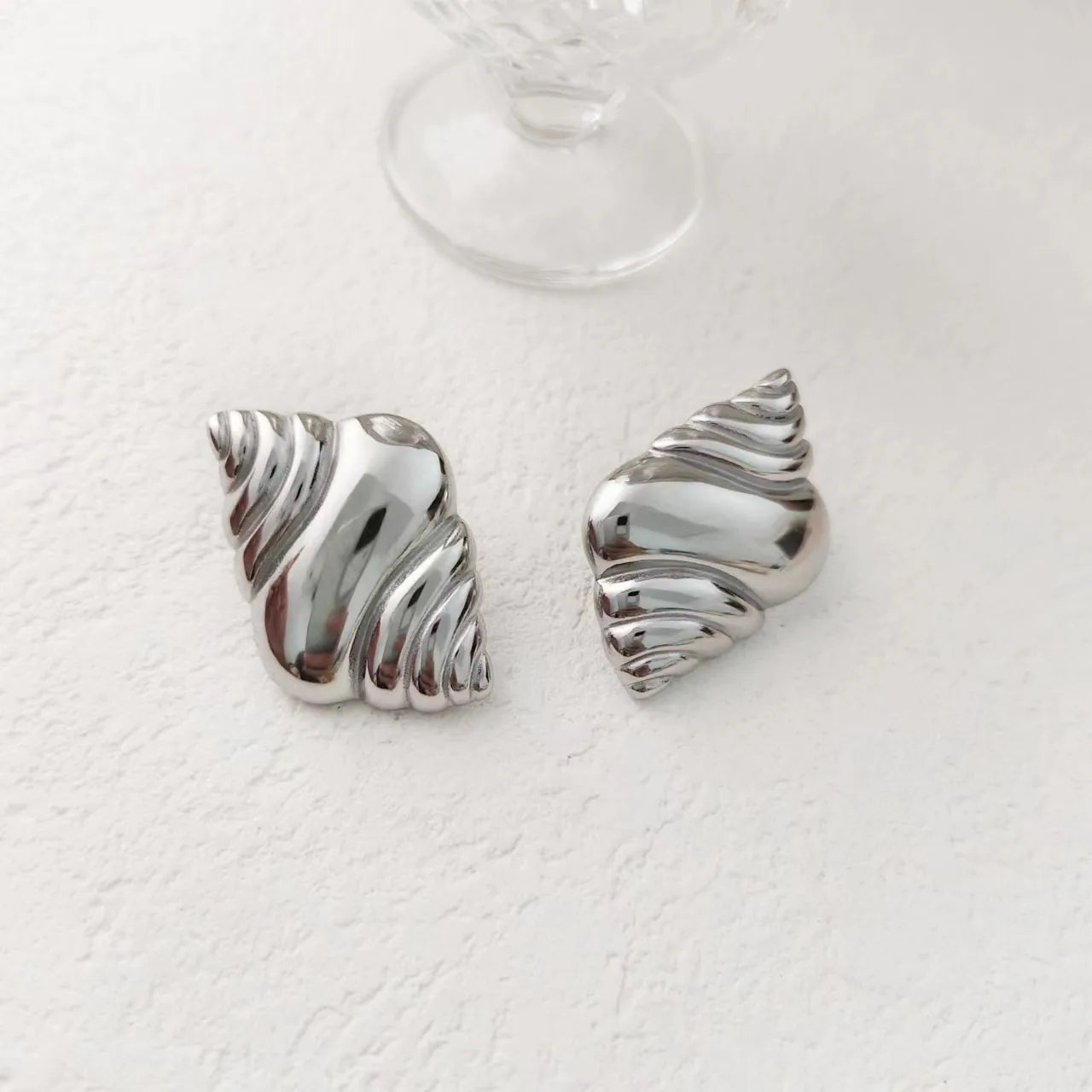 Steel silver shell earrings - w013
