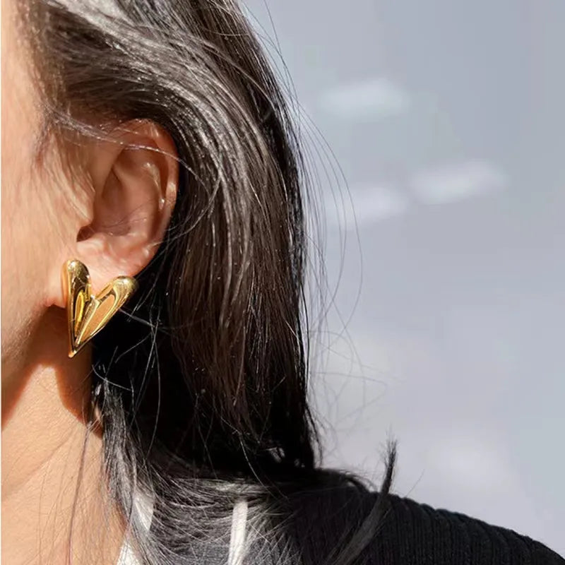 Brincos corações pontiagudos de aço dourado-ea023