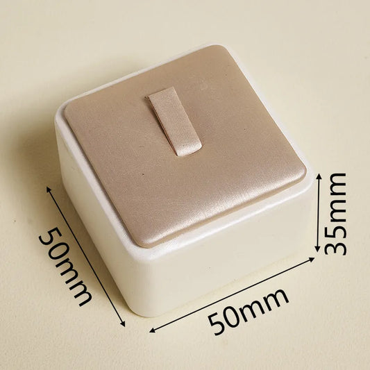 Σταντ για δαχτυλίδι - P096