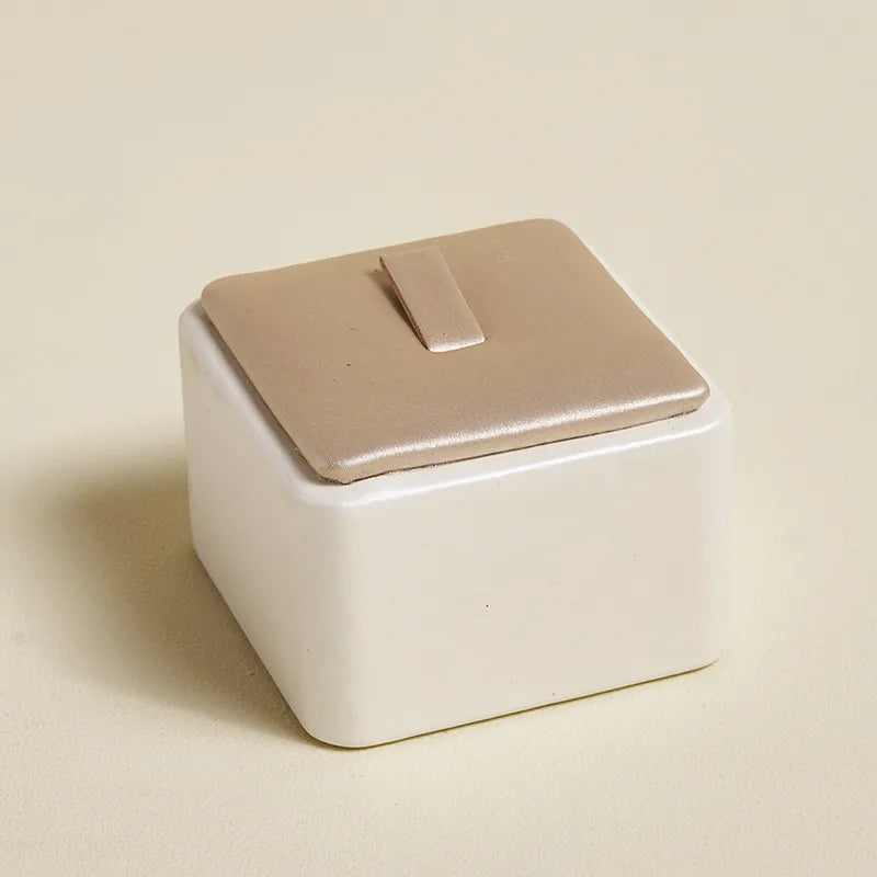 Σταντ για δαχτυλίδι - P096