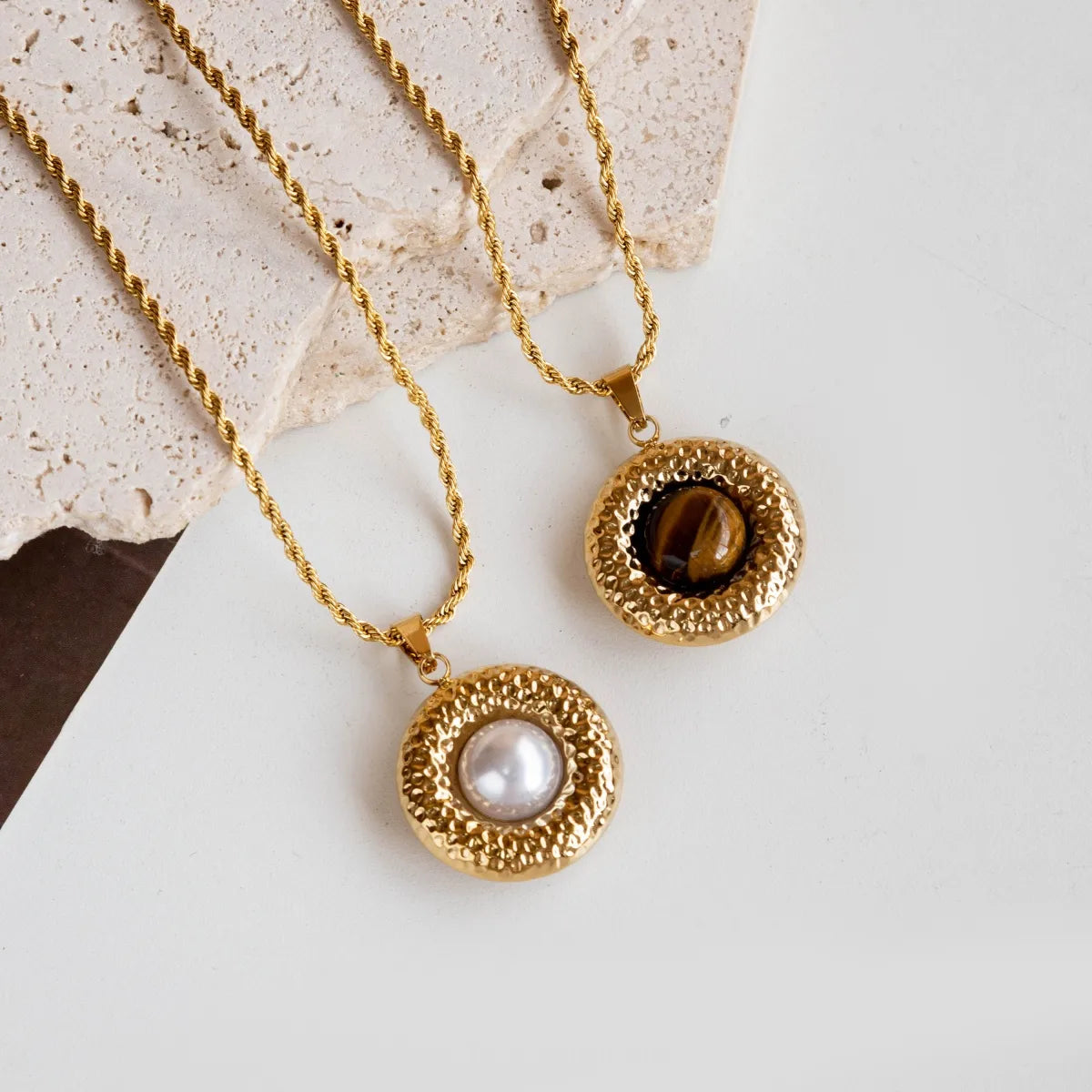 Colier rotund din oțel placat cu aur cu alb-NE176