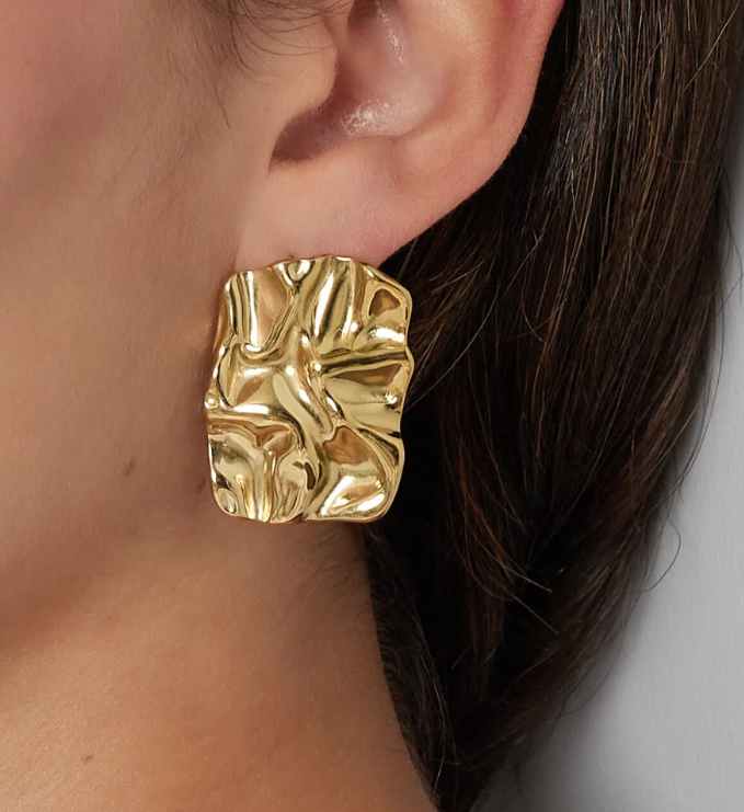 Boucles d'oreilles en acier doré carré froissé-ea179