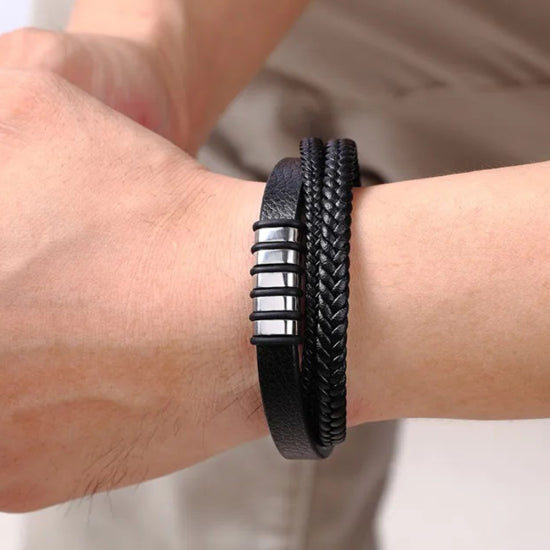 Bracelet en cuir synthétique tricoté avec détail métallique-BR194