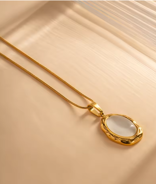 Colier din oțel auriu cu piatră bej-NE478