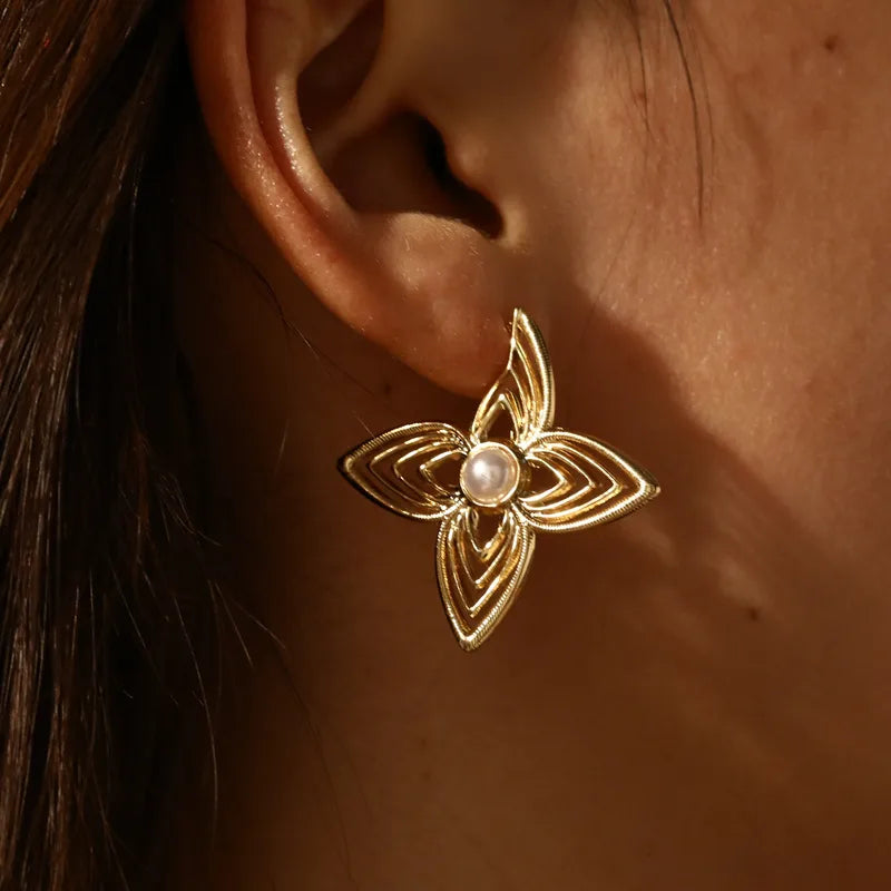 Σκουλαρίκια επιχρυσωμένο ατσάλι άστρο με πέρλα - EA071