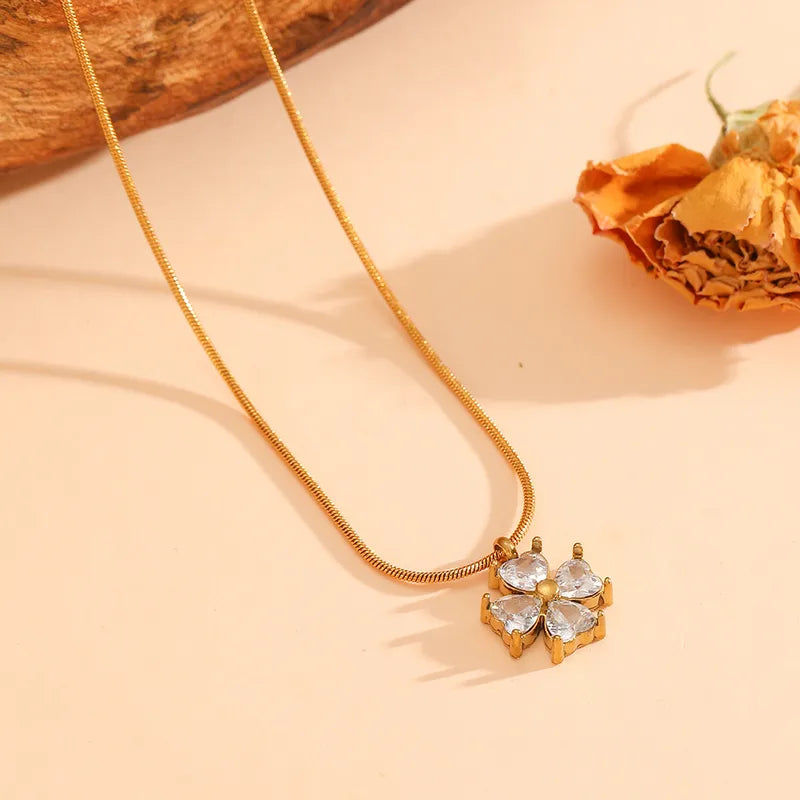 Colier cruce din oțel placat cu aur-NE104