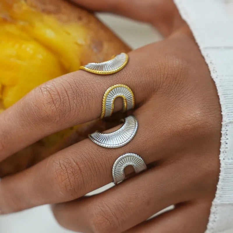 Steel ring with gold-plated striped frame-R188