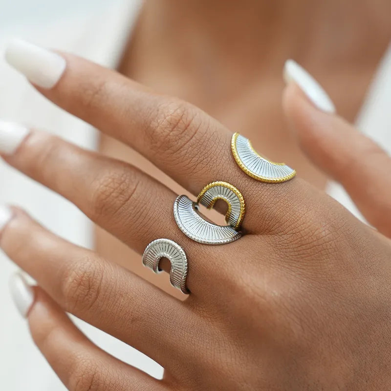 Steel ring with gold-plated striped frame-R188