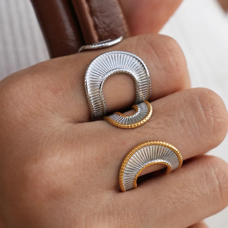Steel ring with gold-plated striped frame-R188