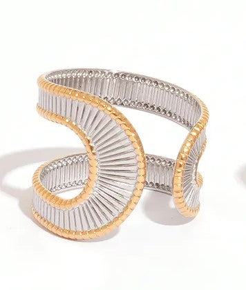 Steel ring with gold-plated striped frame-R188