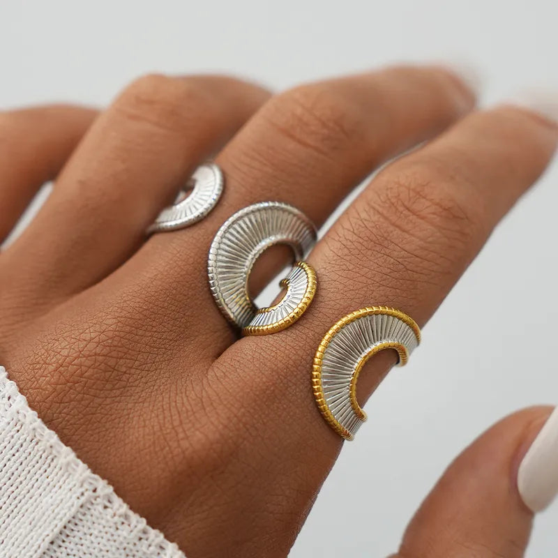 Steel ring with gold-plated striped frame-R188