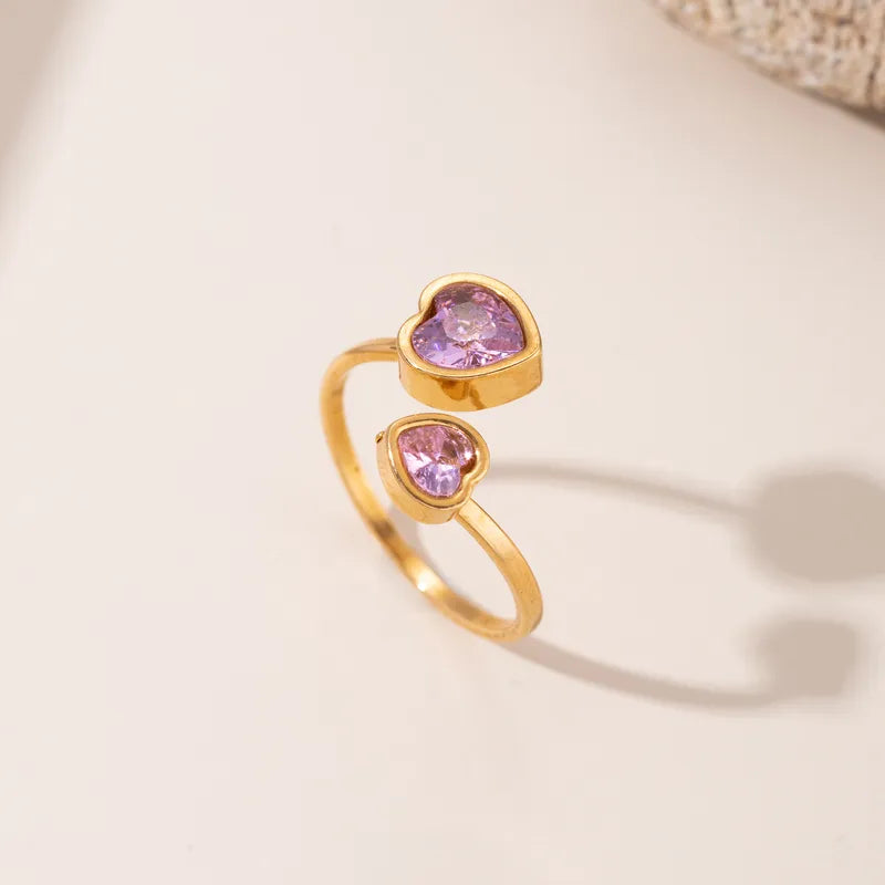 Anillo de acero con corazones de circonitas rojas - R210