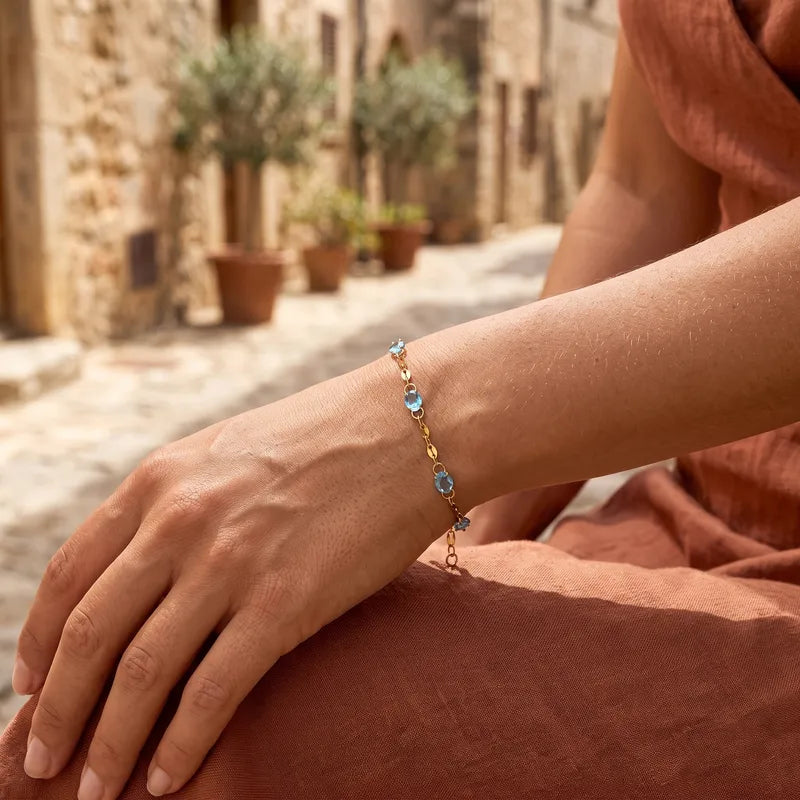 Steel bracelet with white flowers - BR255