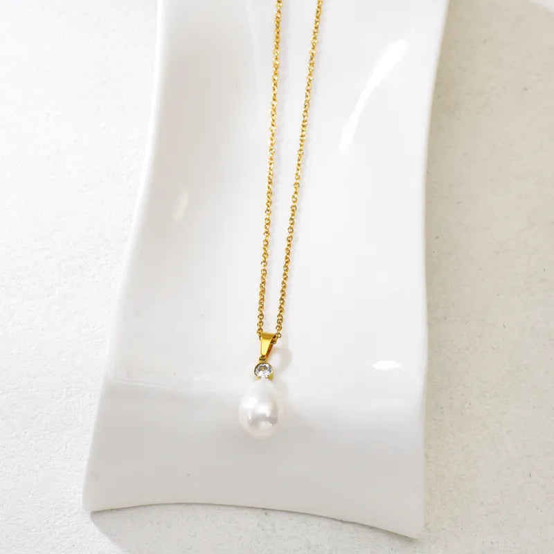 Κολιέ επιχρυσωμένο ατσάλι με πέρλα και zircon-NE549