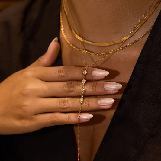 Colier lung din oțel placat cu aur cu zircon-NE011