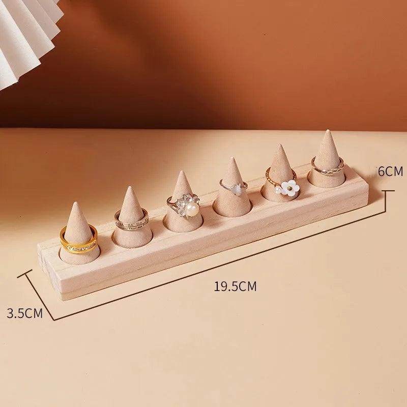 Ξύλινη βάση για δαχτυλίδια - P072