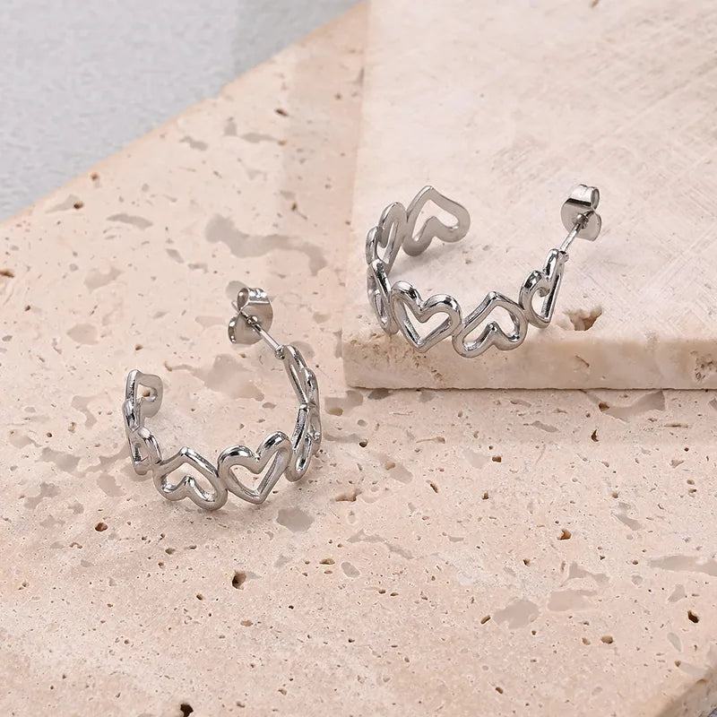 Σκουλαρίκια ατσάλινα ασημί με καρδιές- w587