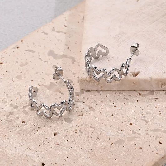 Σκουλαρίκια ατσάλινα ασημί με καρδιές- w587