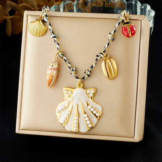 Κολιέ με μαύρο σχοινί και κοχύλι- NE625