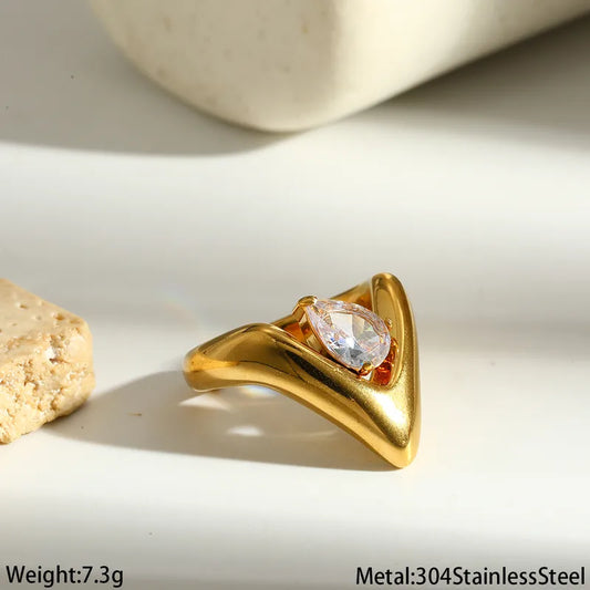 Inel triunghiular din oțel placat cu aur cu zirconiu - R217