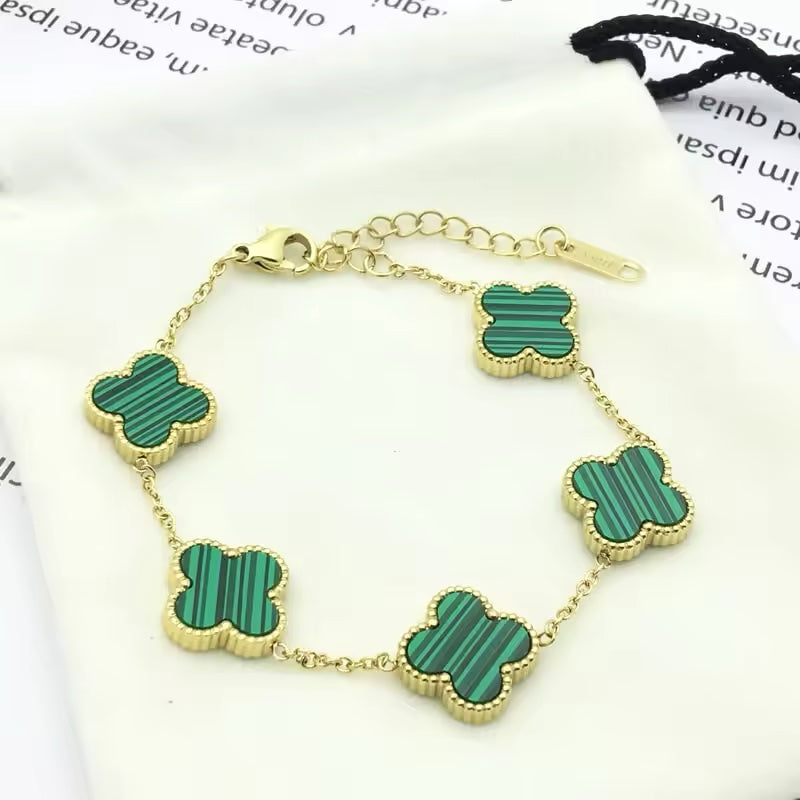 Steel bracelet with circular green cross - BR050