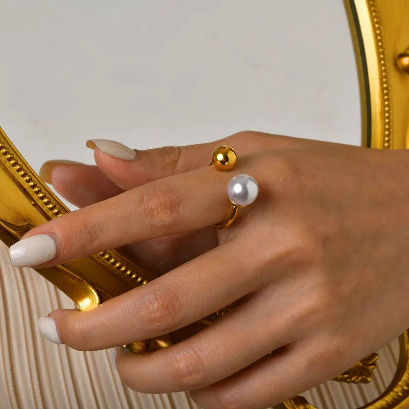 Steel ring with one pearl - R156