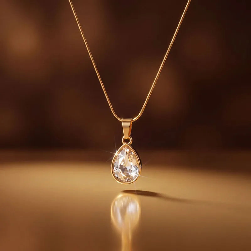 Collier en acier doré avec cristal en forme de larme blanche - NE610