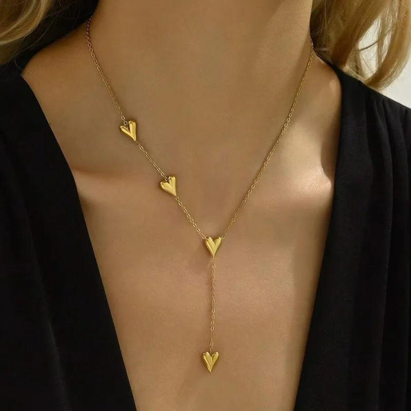 Collier Gold plaqué long avec des coeurs d'un côté-NE062