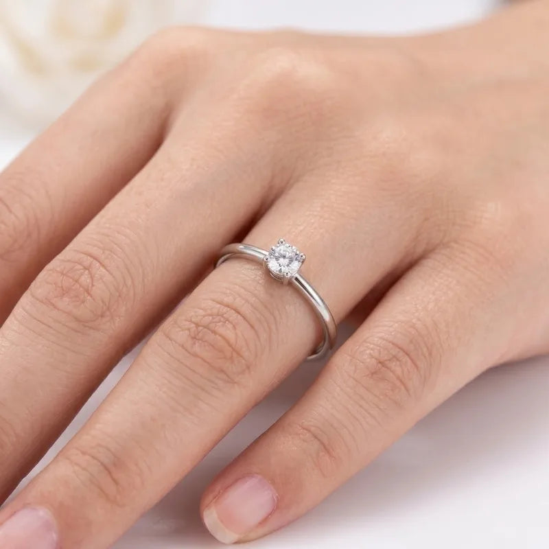 Bague monopierre en argent avec zircon - R022