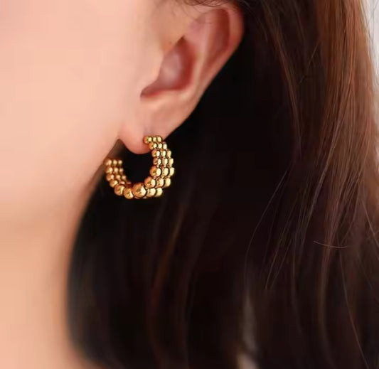 Earrings gold rings with balls-ea405