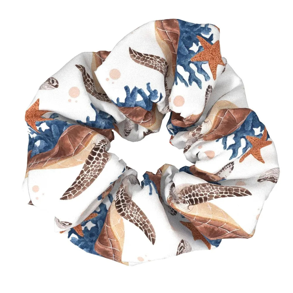 Λαστιχάκι scrunchie λευκό με χελώνες και αστερίες- HA061