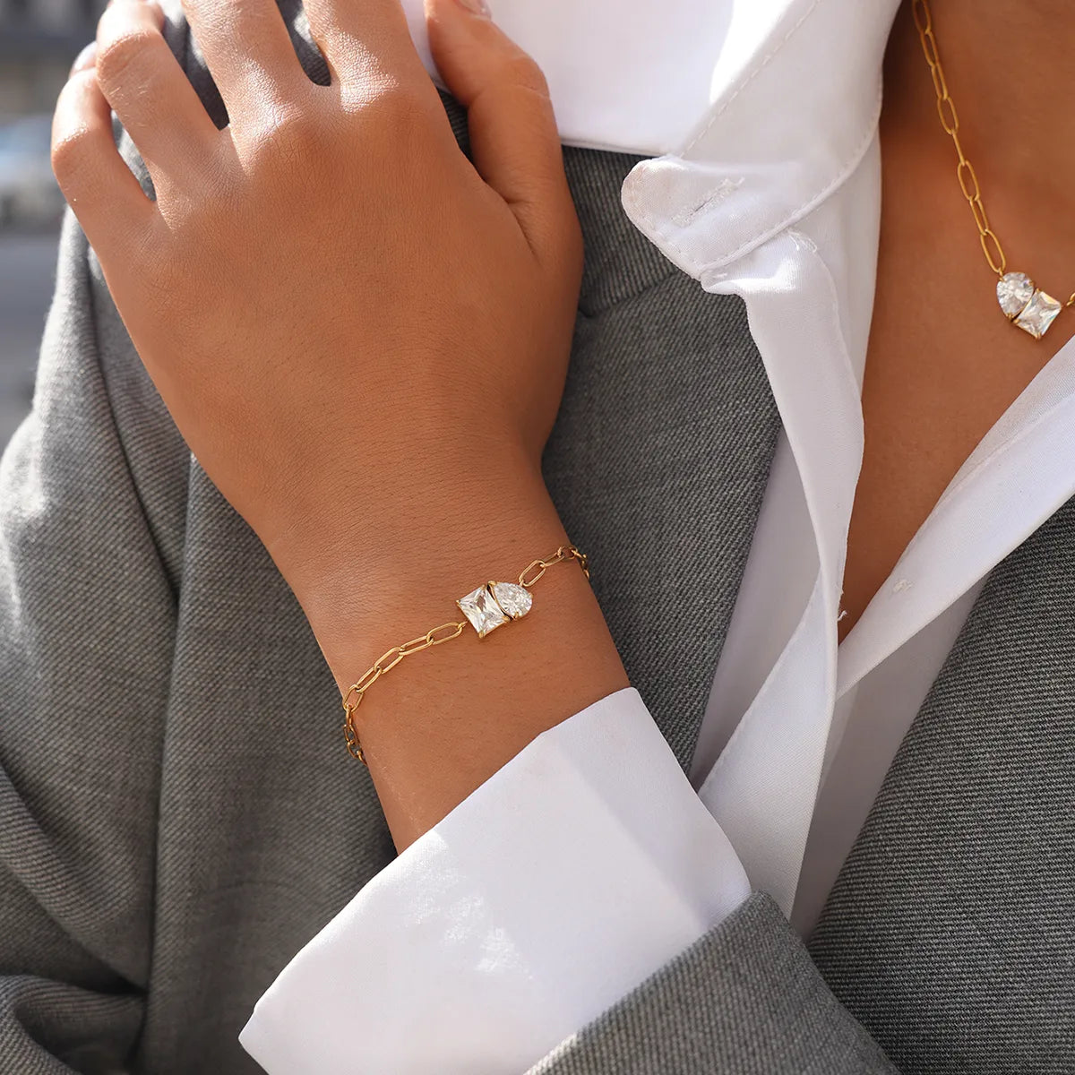 Βραχιόλι επιχρυσωμένο ατσάλι με δύο zircon -  BR479