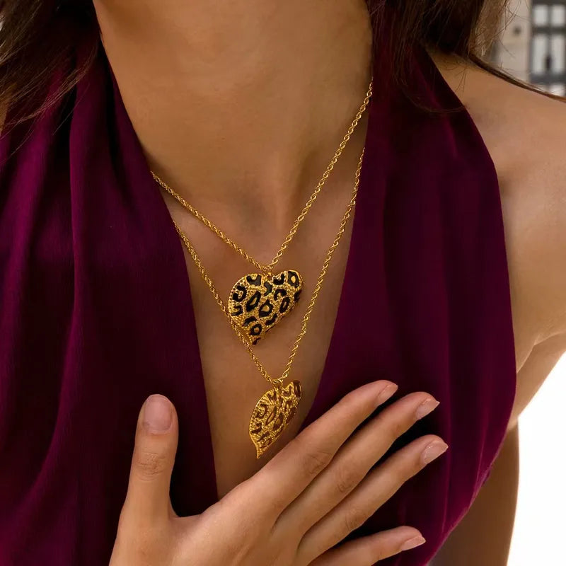 Colier din oțel placat cu aur cu inimă de leopard-NE038