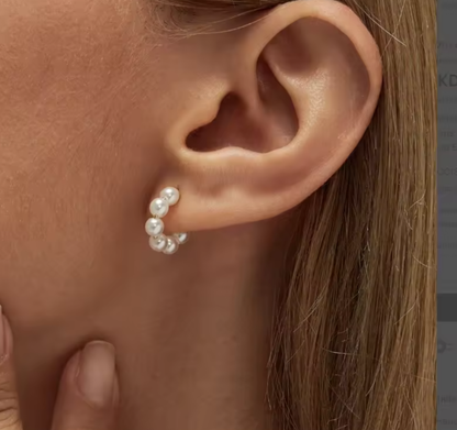 Piccoli orecchini a cerchio con perle-EA550
