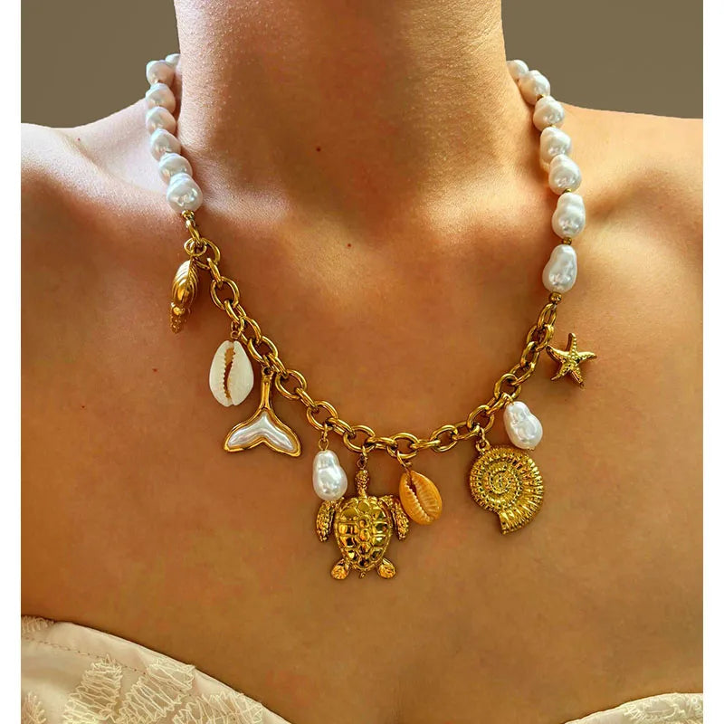 Κολιέ επιχρυσωμένο ατσάλι με χελώνα και περλέ charms- NE708