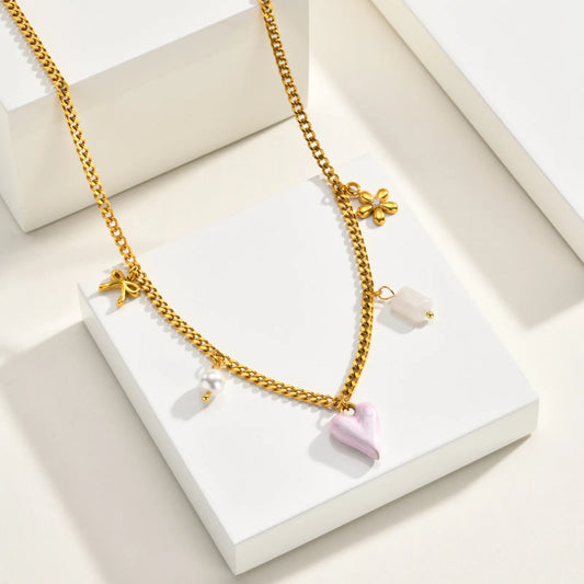 Κολιέ με ροζ καρδιά και charms - NE685
