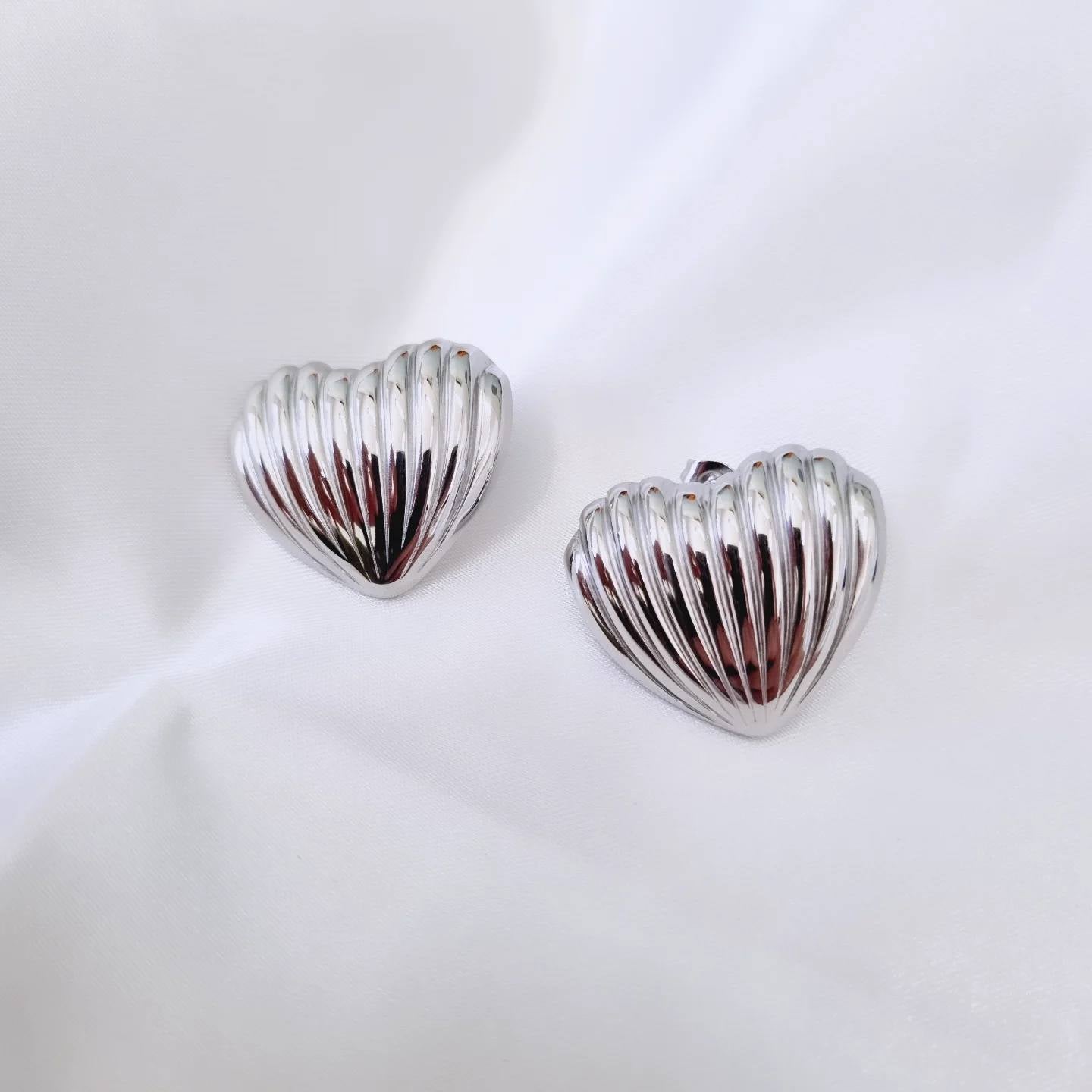 Earrings silver heart with lines-ea176