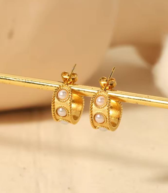 Σκουλαρίκια χρυσό ατσάλι ημικυκλικός κρίκος με πέρλες-EA612