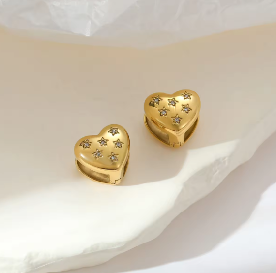 Orecchini cuore in acciaio dorato con stelle-EA597