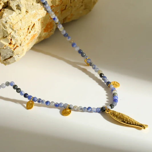 Κολιέ με μπλε χάντρες και ατσάλινο ψαράκι - NE066