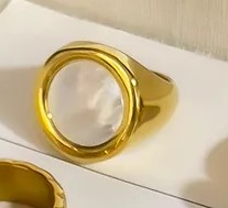 Δαχτυλίδι επιχρυσωμένο ατσάλι με μεγάλο λευκό περλέ κοχύλι-R158