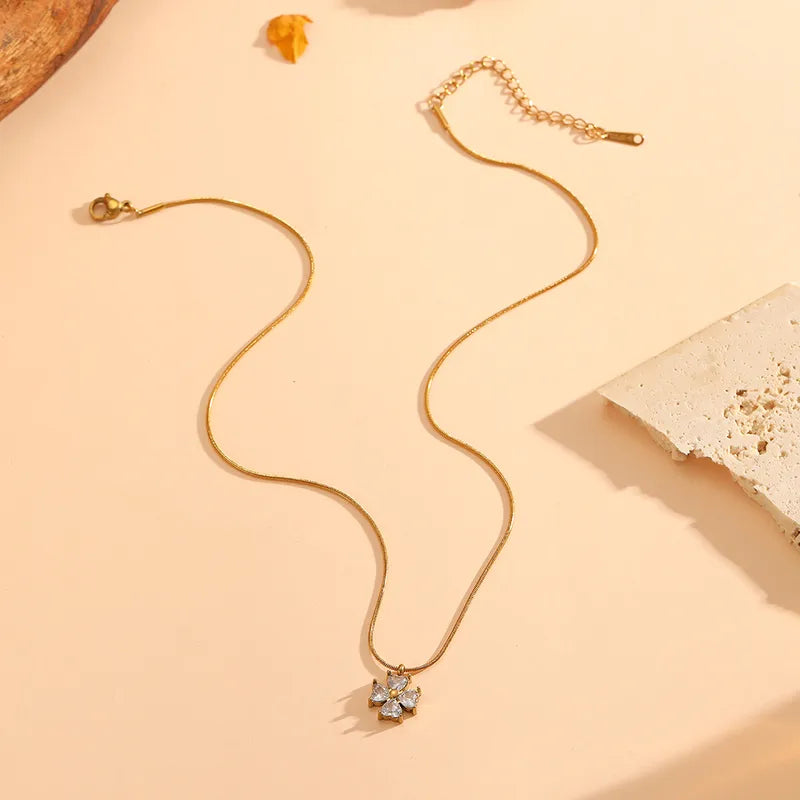 Colier cruce din oțel placat cu aur-NE104