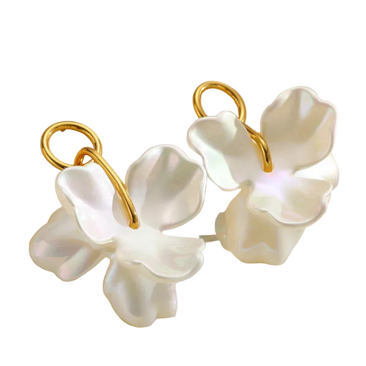 Σκουλαρίκια επιχρυσωμένο ατσάλι λευκά λουλούδια ρητίνης - EA736