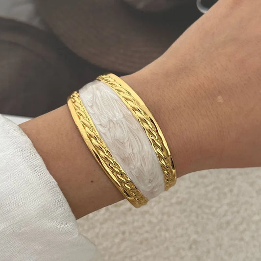 Steel bracelet with white flowers - BR255