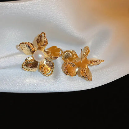 Σκουλαρίκια σε σχήμα λουλούδι με πέρλα χρυσό-EA512