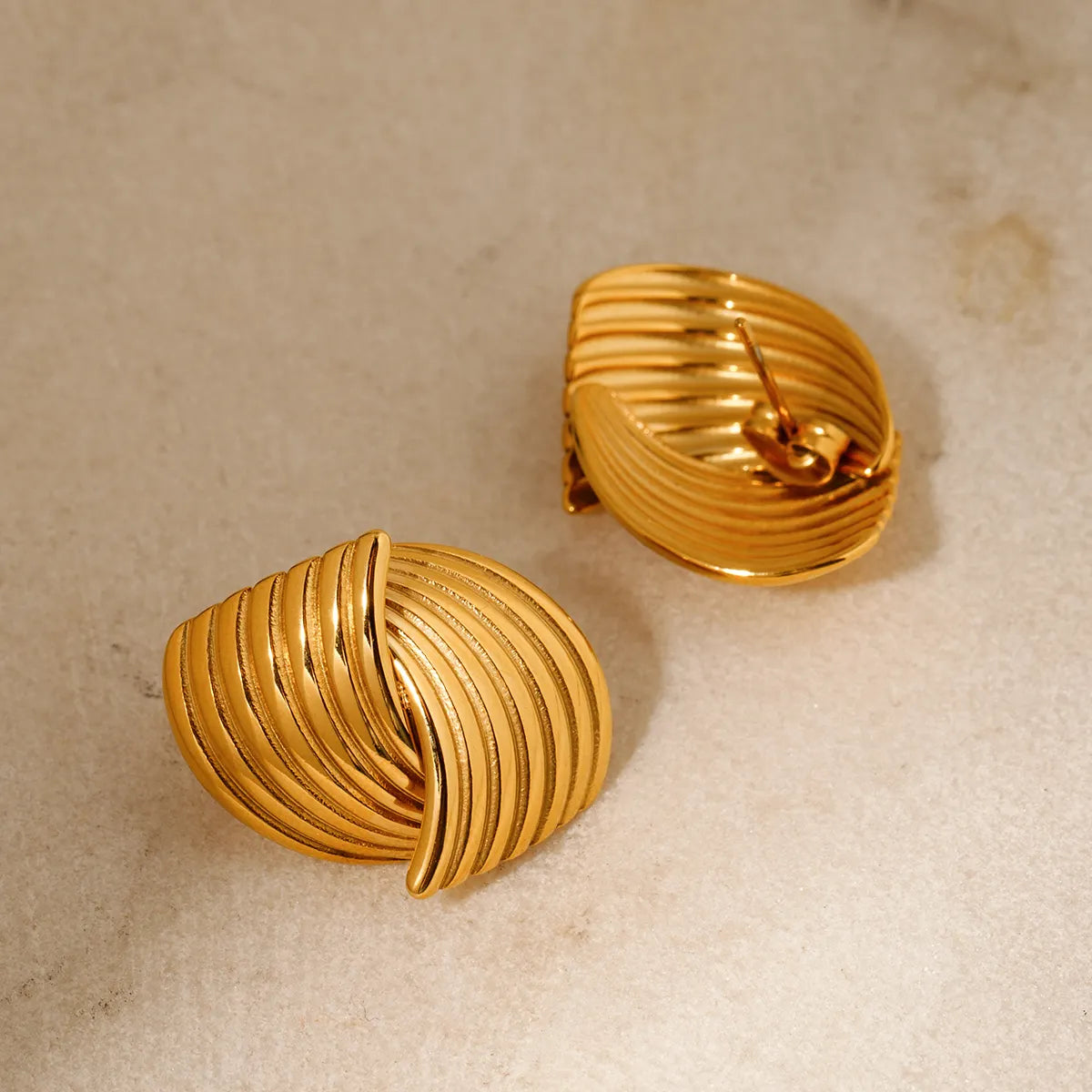 Σκουλαρίκια χρυσά με ράβδωση-EA316
