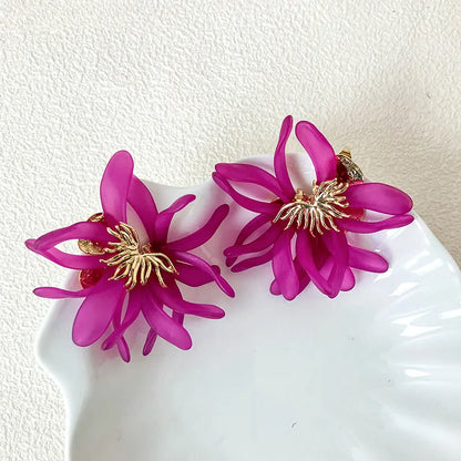 Skoulas'ya with fuchsia petals - w164