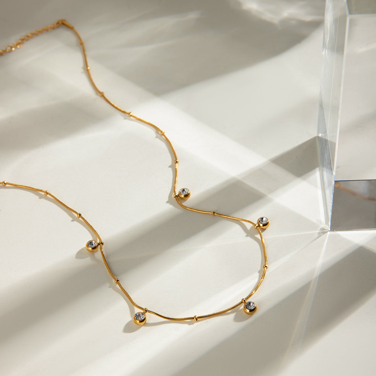 Colier din oțel placat cu aur cu zirconi mici-NE006