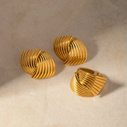 Σκουλαρίκια χρυσά με ράβδωση-EA316