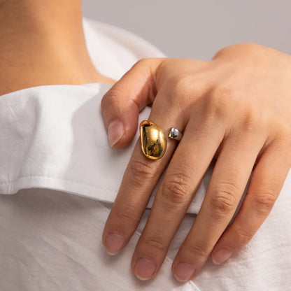 Δαχτυλίδι σε χρυσό και ασημί ασύμετρο-R226